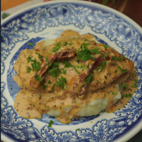 Creamy Tuscan Chicken with Parmesan and Dried Tomatoes | Pui toscan cremos cu parmezan și roșii usca