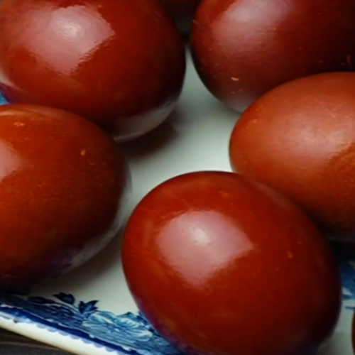 Easter Eggs Painted with Onion Peels - Yummy Expert
