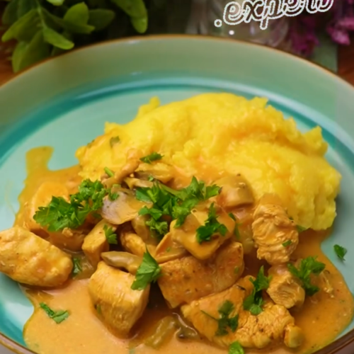 Chicken and Mushroom Stew: Easy, Saucy, and Delicious | Tocană de Pui cu Ciuperci: Simplă, Suculentă