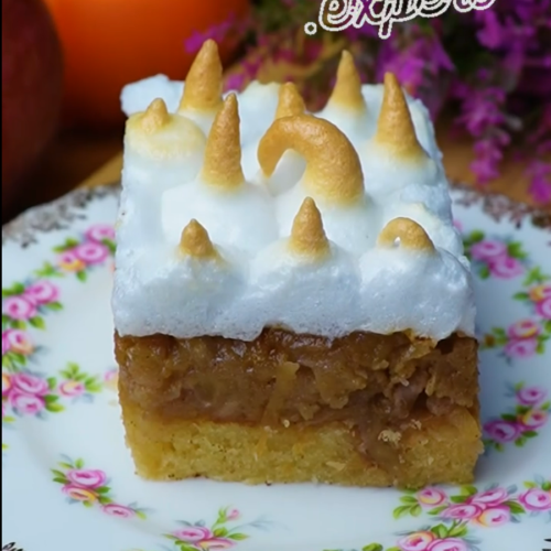 Apple and Meringue Cake - Yummy Expert