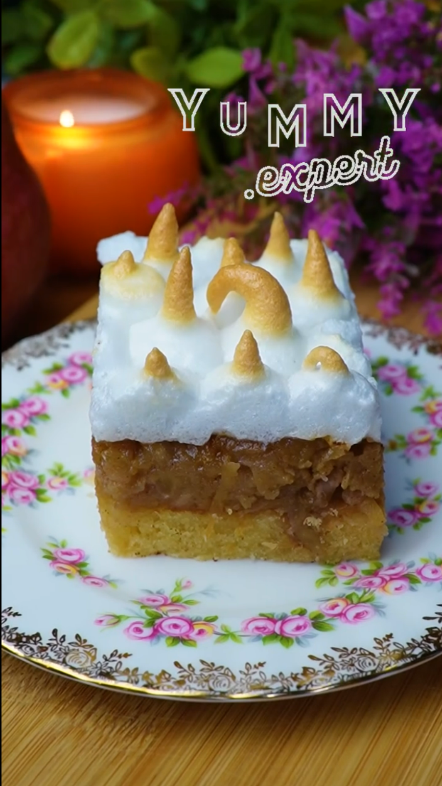 Apple and Meringue Cake - Yummy Expert