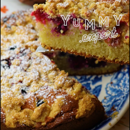 Forest Fruit Crumble Cake - Yummy Expert