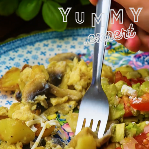Potato and Mushroom Scramble with Garlic - Yummy Expert