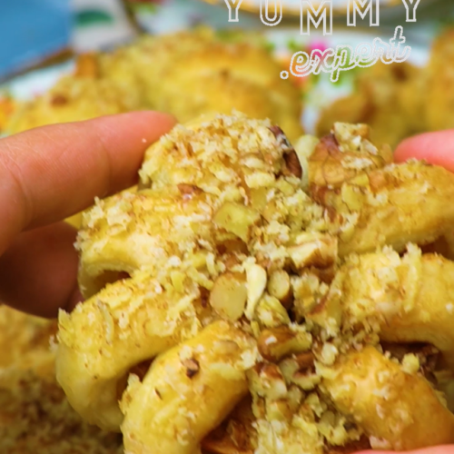 Apple Blossom Pastry with Walnuts and Honey - Yummy Expert