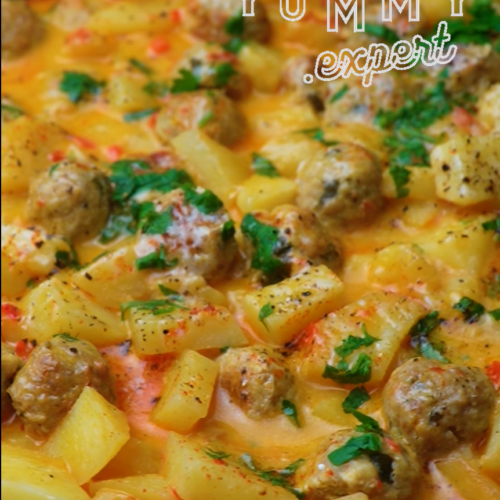 Baked Meatballs with Potatoes, Tomato Sauce, and Parmesan | Chiftele la cuptor cu cartofi, sos de ro