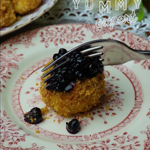 Boiled Papanasi with Sweet Goat Cheese and Walnuts | Papanasi fierti cu brânză dulce de capră și nuc