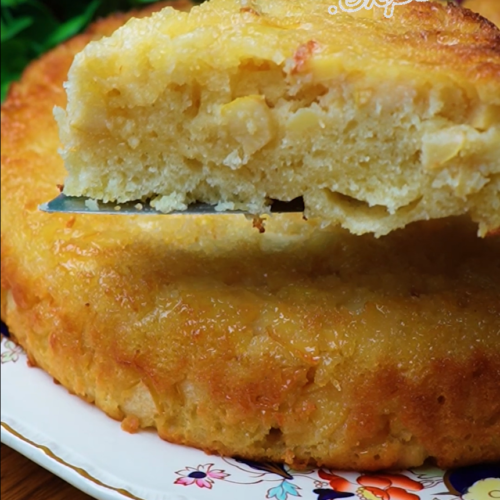 Fluffy Apple Cake with Syrupy Delight | Tort pufos cu mere și deliciu siropos - Yummy Expert