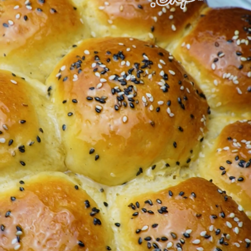 Ham and Feta Cheese Stuffed Buns (Chifle pufoase cu șuncă și brânză feta) - Yummy Expert