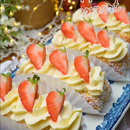 Mini Chocolate-Coconut Cakes with Cream Cheese and Strawberries - Yummy Expert