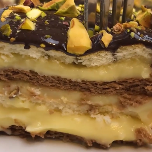 No-Bake Biscuit Pudding Cake with Chocolate Glaze - Yummy Expert