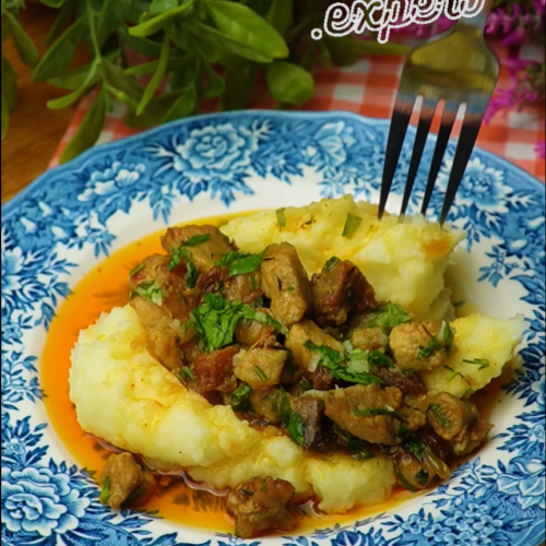 Rustic Pork Stew with Garlic Sauce – A Hearty Romanian Delight - Yummy Expert