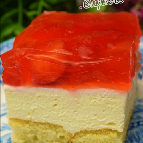 Strawberry Jelly Cake – A Refreshing No-Bake Dessert | Tort cu jeleu de căpșuni – Un desert răcorito